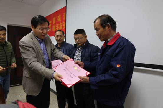 鎖定目標(biāo) 一張藍(lán)圖繪到底——桂花園碼頭年度總結(jié)表彰大會(huì)召開(kāi)